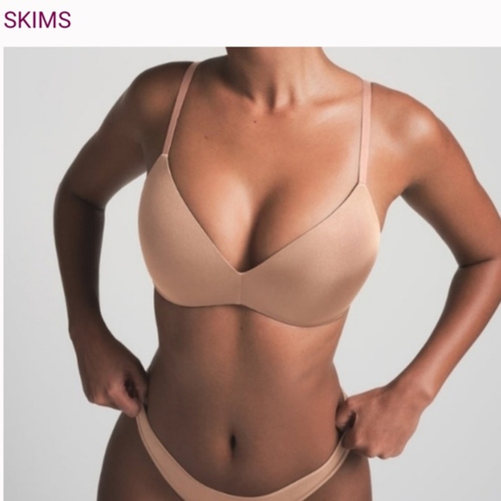 SKIMS tan Wireless Form Push Up Plunge Bra size 38DDD